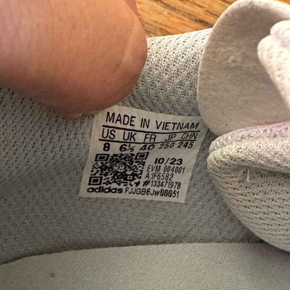 Adidas Ozmillen size 8 - Picture 5 of 7